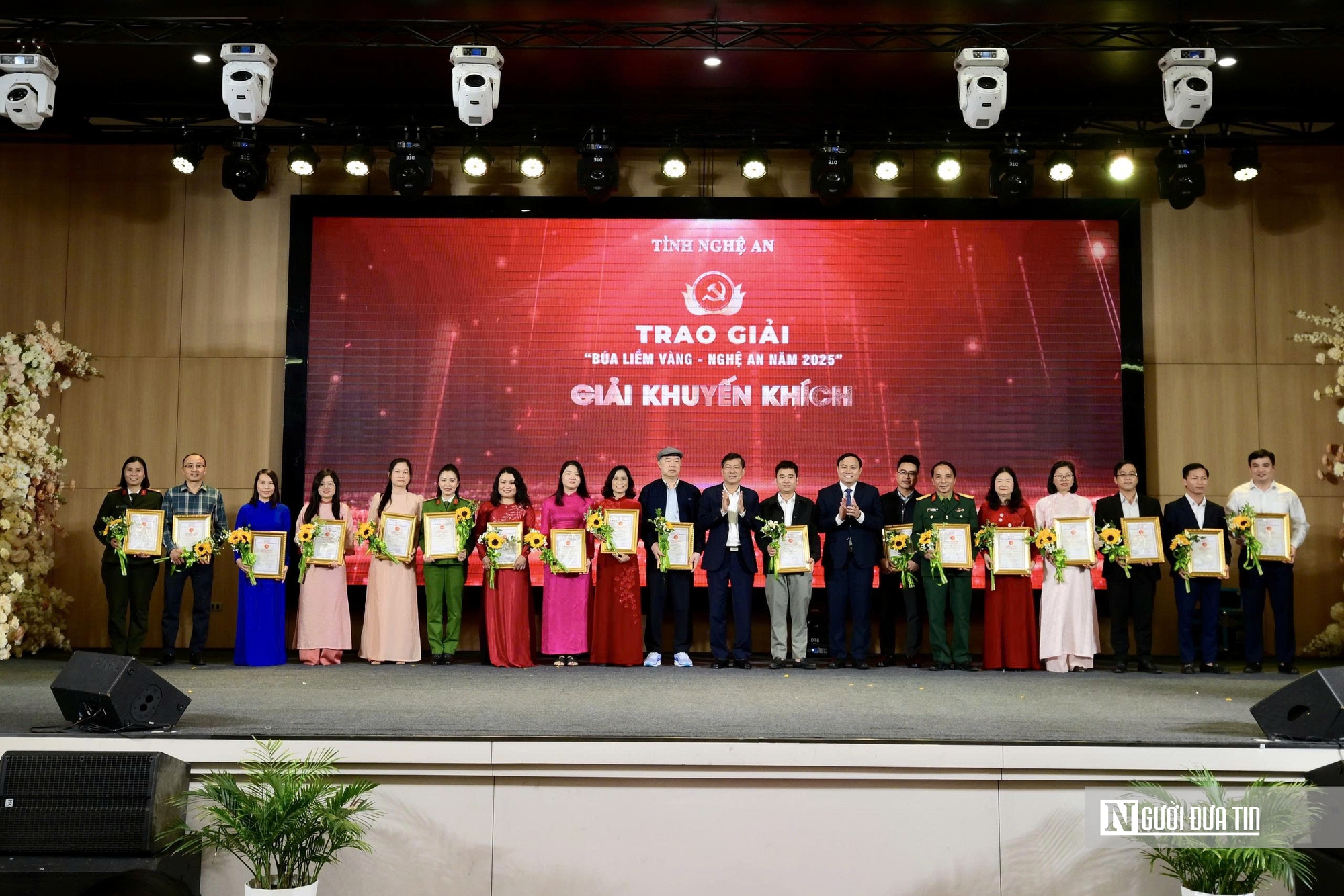 Phóng viên Đời sống và Pháp luật đạt giải báo chí Búa liềm vàng Nghệ An- Ảnh 3. Phóng viên Đời sống và Pháp luật đạt giải báo chí Búa liềm vàng Nghệ An- Ảnh 3.