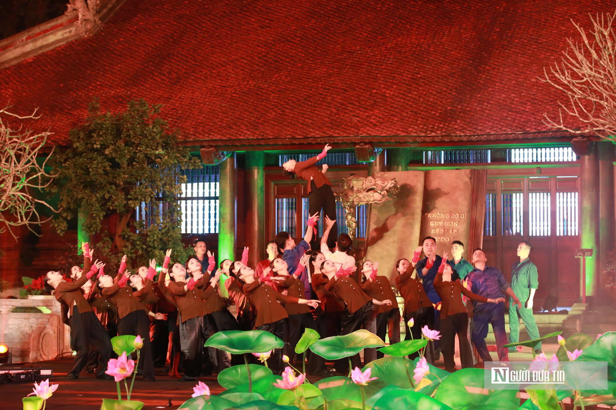 X&uacute;c động cầu truyền h&igrave;nh &ldquo;Hai tay x&acirc;y dựng một sơn h&agrave;&rdquo; kỷ niệm 85 năm ng&agrave;y B&aacute;c Hồ về nước- Ảnh 6.