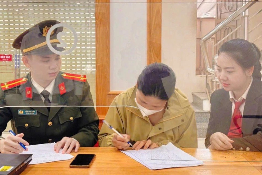 Người phụ nữ vay 200 triệu gửi cho kẻ xấu để nhận "trang sức và 5 tỷ đồng"- Ảnh 1.