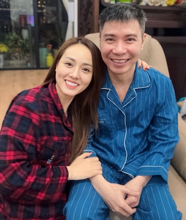 Ngọc Hà - vợ của NSND Công Lý nói rõ lý do nghỉ việc để chăm chồng - Ảnh 1.