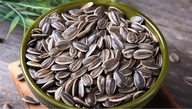 Các loại hạt không thể thiếu trong ngày Tết, có lợi cho sức khỏe - Ảnh 1.