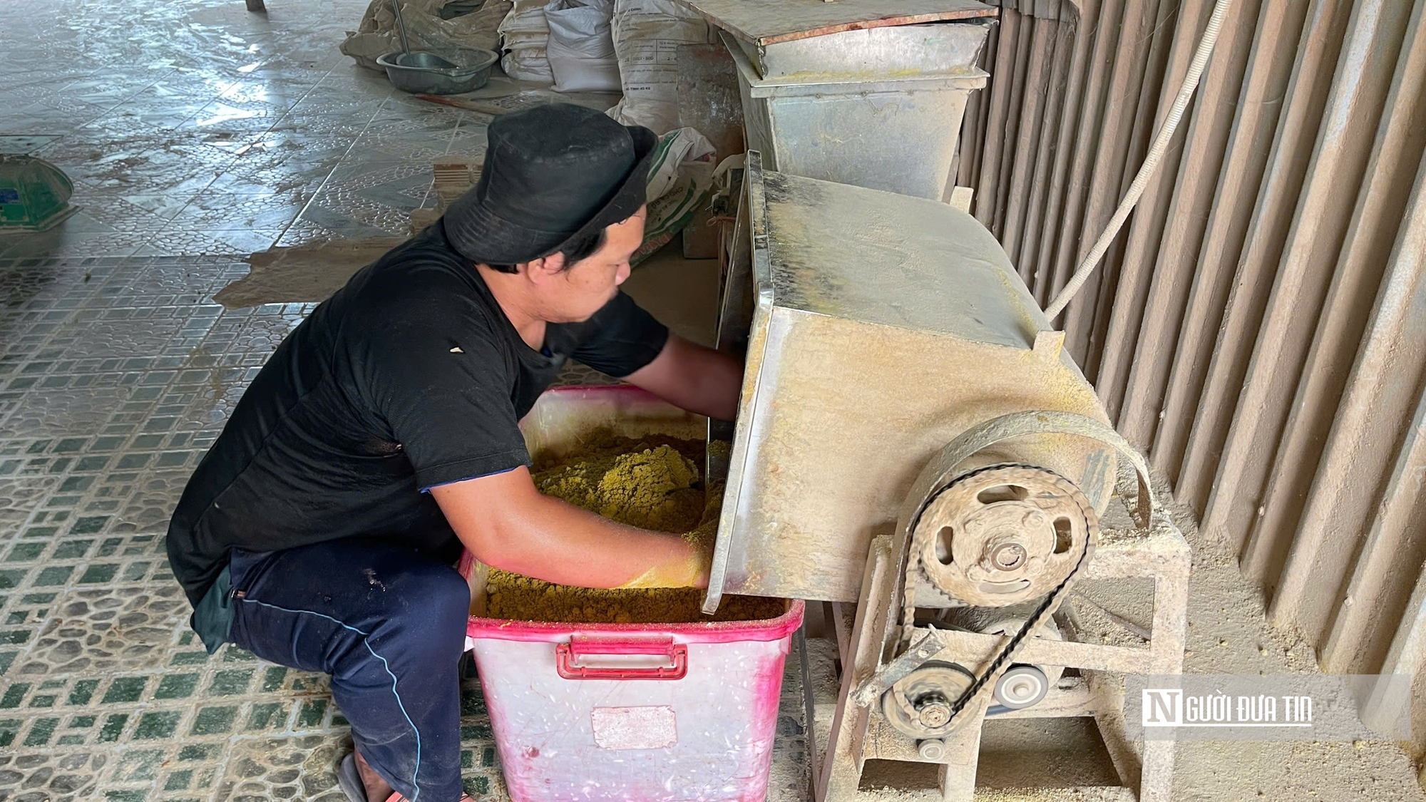 Làng nhang Bình Chánh: Hừng hực khói nhang, chật vật giữ nghề tổ tiên- Ảnh 3. Làng nhang Bình Chánh: Hừng hực khói nhang, chật vật giữ nghề tổ tiên- Ảnh 3.