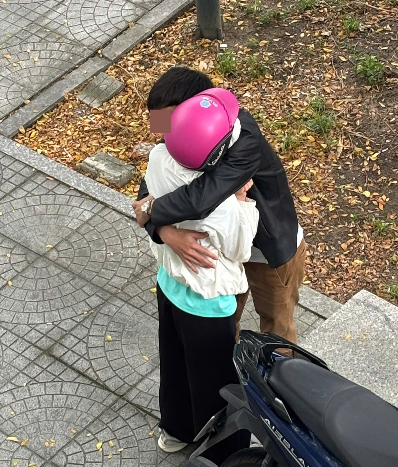 Rơi vào bẫy học bổng du học, nữ sinh viên bị "bắt cóc online" - Ảnh 1.