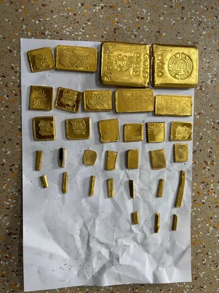 Phát hiện số vàng trị giá 8,1 tỷ đồng giấu trong máy xay thịt- Ảnh 1. Phát hiện số vàng trị giá 8,1 tỷ đồng giấu trong máy xay thịt- Ảnh 1.