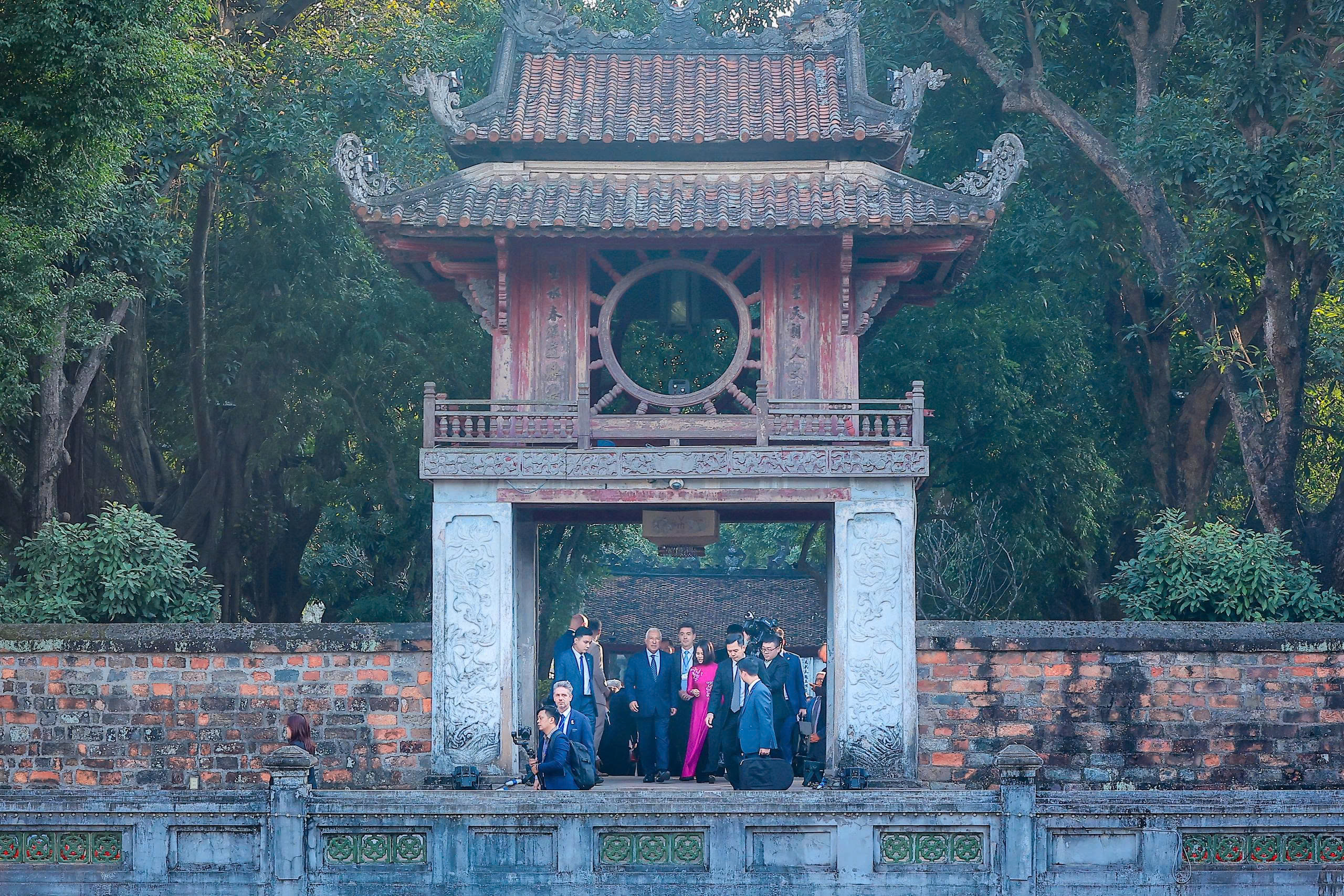 Chủ tịch Hội đồng Châu Âu thăm Văn Miếu - Quốc Tử Giám- Ảnh 3. Chủ tịch Hội đồng Châu Âu thăm Văn Miếu - Quốc Tử Giám- Ảnh 3.