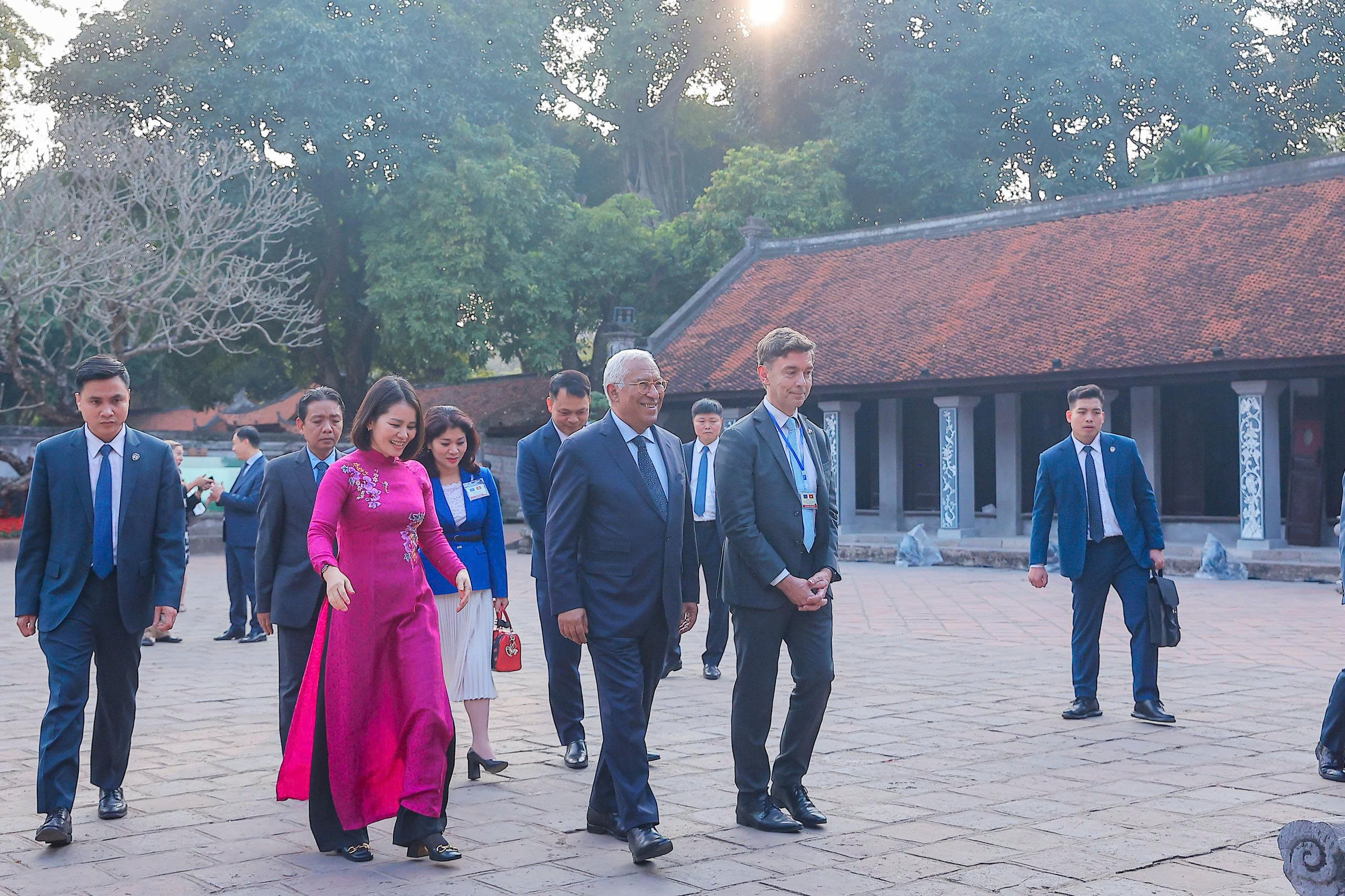 Chủ tịch Hội đồng Châu Âu thăm Văn Miếu - Quốc Tử Giám- Ảnh 6. Chủ tịch Hội đồng Châu Âu thăm Văn Miếu - Quốc Tử Giám- Ảnh 6.