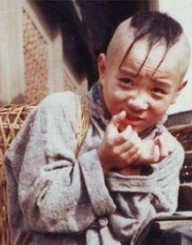 Từng l&agrave; ng&ocirc;i sao nổi tiếng, "cậu b&eacute; Tam Mao" ng&agrave;y n&agrave;o giờ chật vật mưu sinh - Ảnh 2.