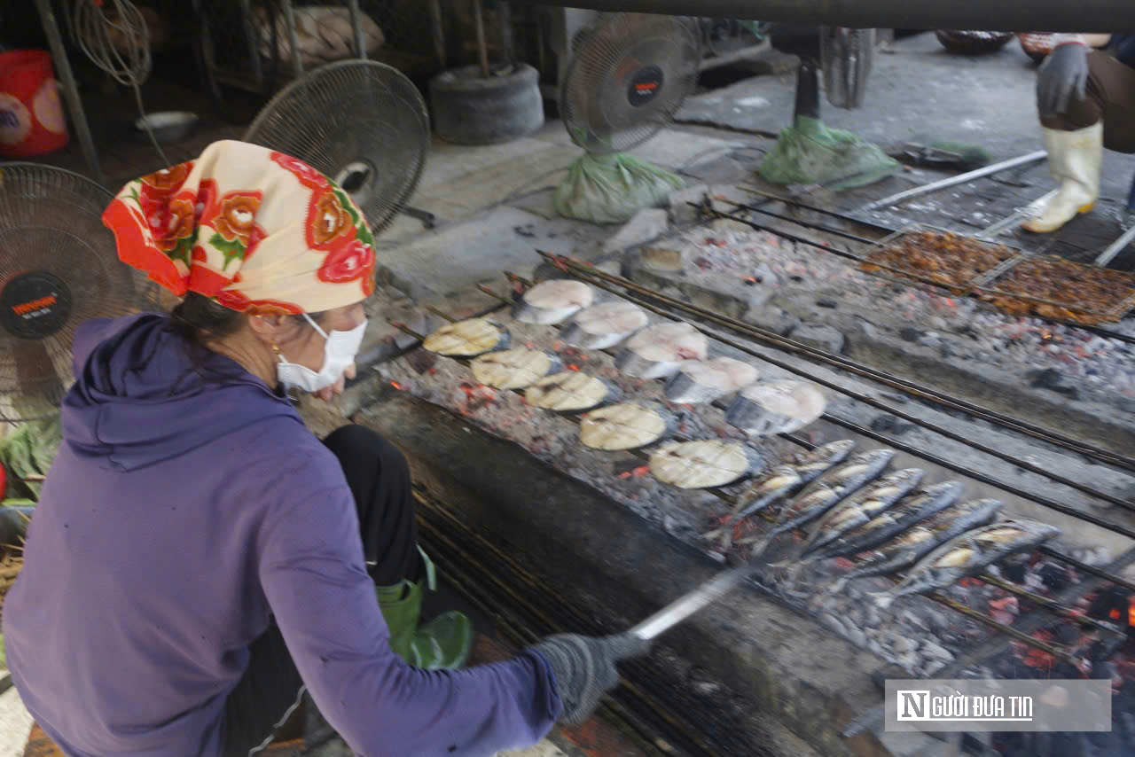 L&agrave;ng nướng c&aacute; nơi cửa biển tất bật ng&agrave;y cận Tết- Ảnh 5.