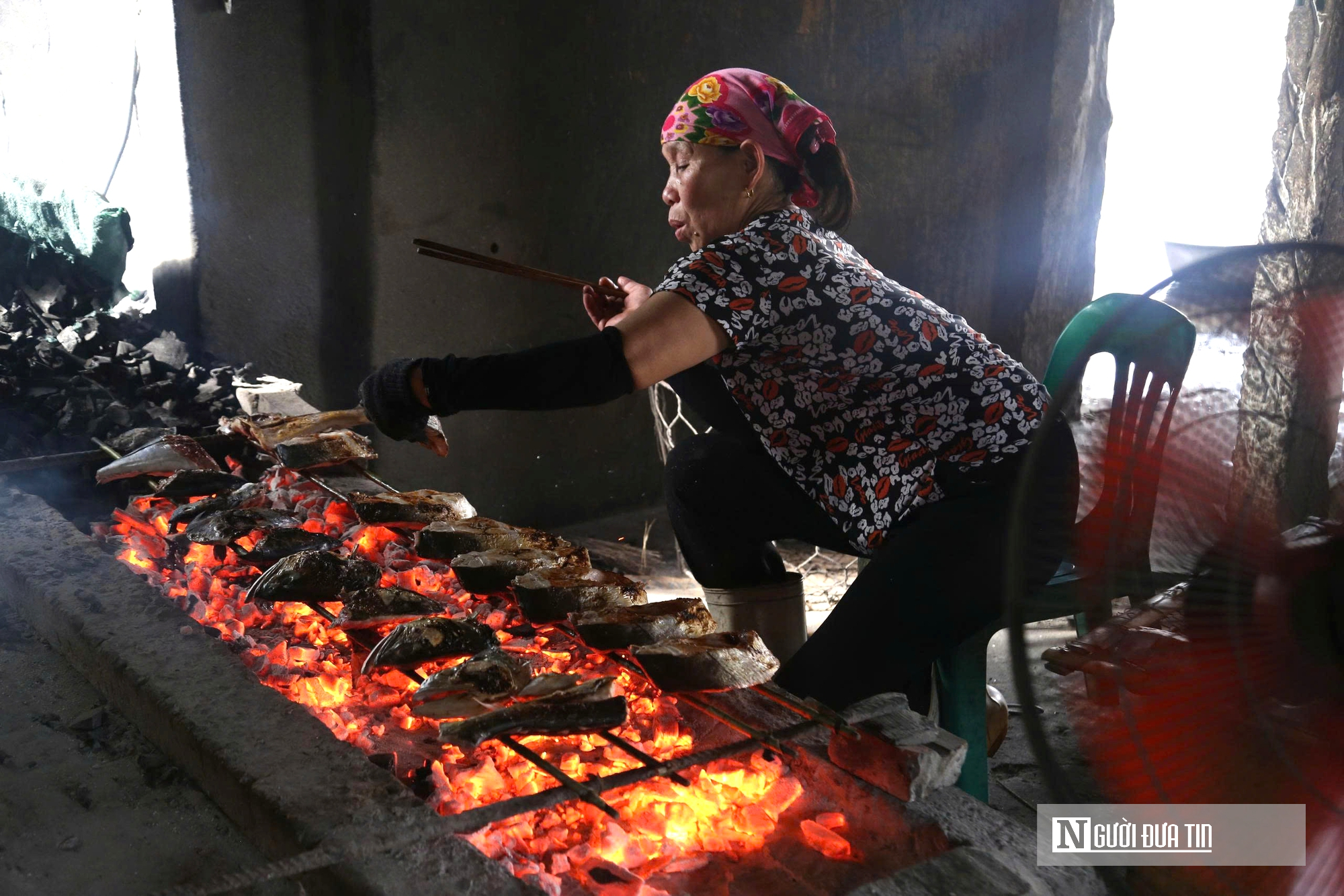 L&agrave;ng nướng c&aacute; nơi cửa biển tất bật ng&agrave;y cận Tết- Ảnh 6.