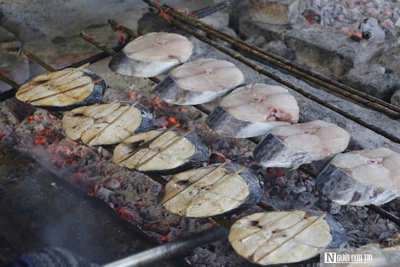 L&agrave;ng nướng c&aacute; nơi cửa biển tất bật ng&agrave;y cận Tết- Ảnh 8.