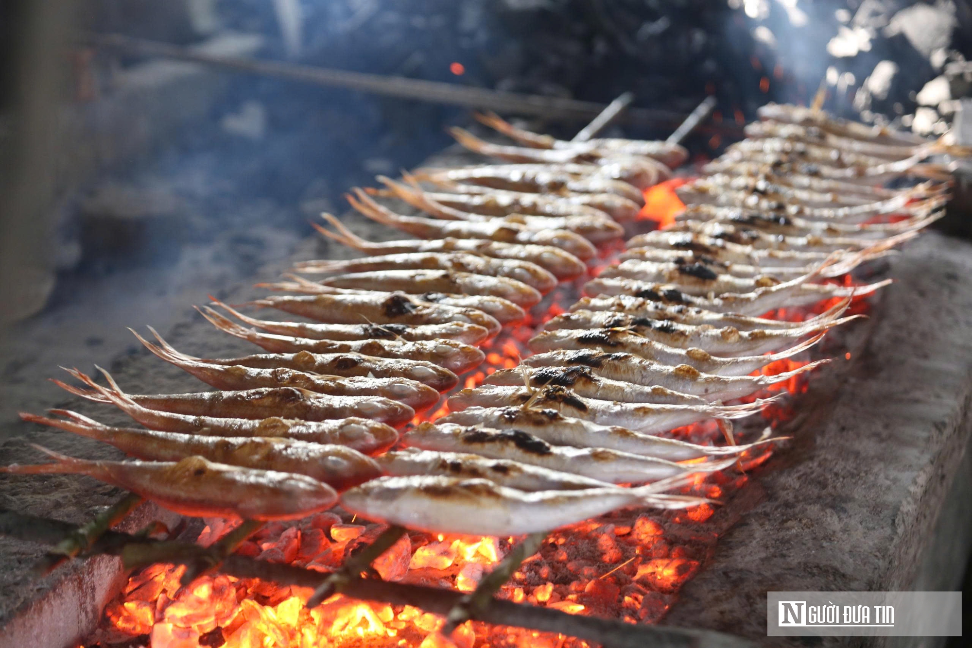 L&agrave;ng nướng c&aacute; nơi cửa biển tất bật ng&agrave;y cận Tết- Ảnh 10.