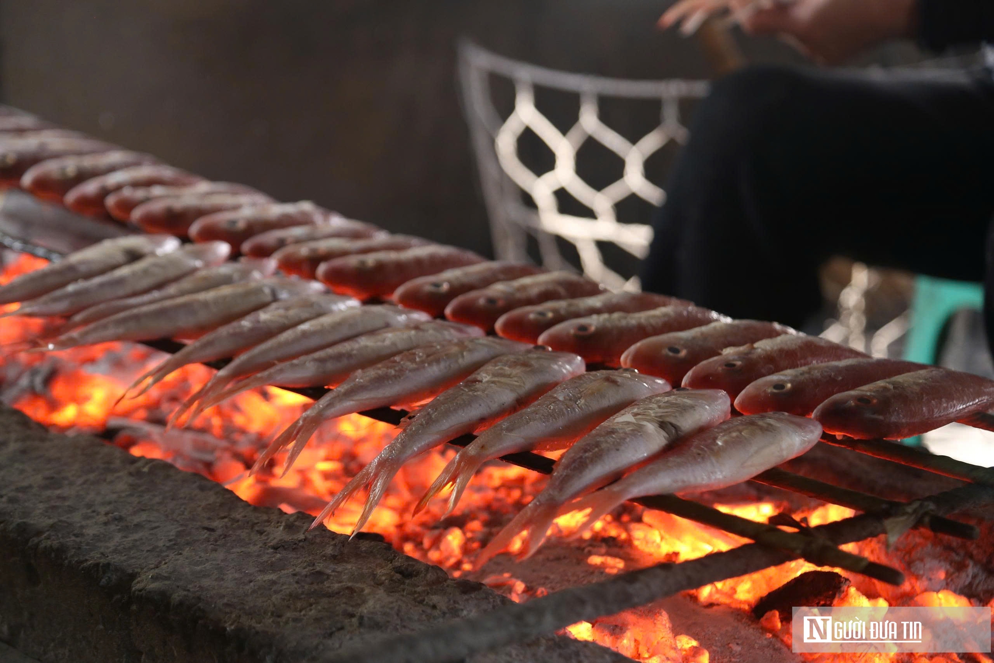L&agrave;ng nướng c&aacute; nơi cửa biển tất bật ng&agrave;y cận Tết- Ảnh 11.