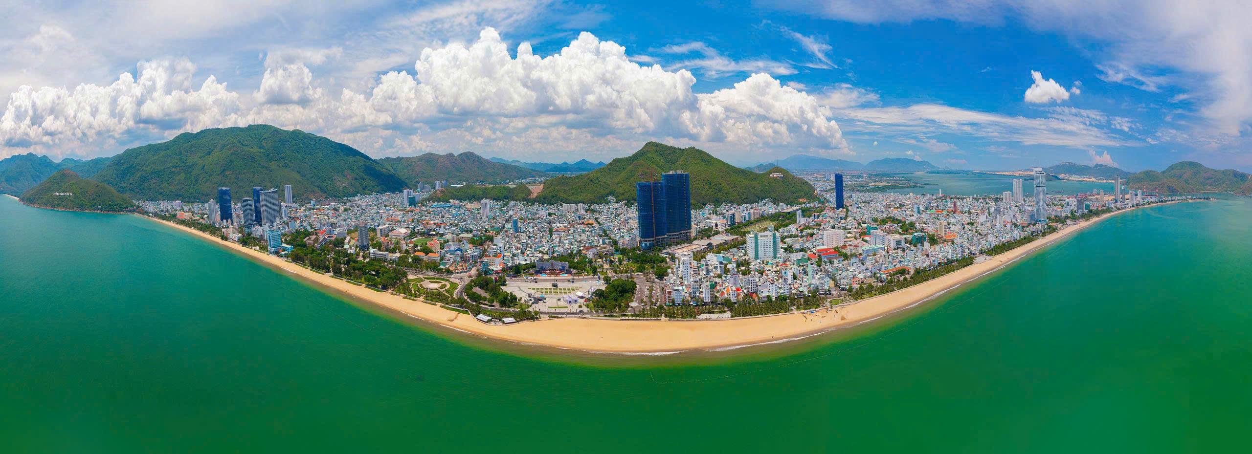 Quy Nhơn được vinh danh Đô thị Du lịch sạch ASEAN 2026- Ảnh 2. Quy Nhơn được vinh danh Đô thị Du lịch sạch ASEAN 2026- Ảnh 2.