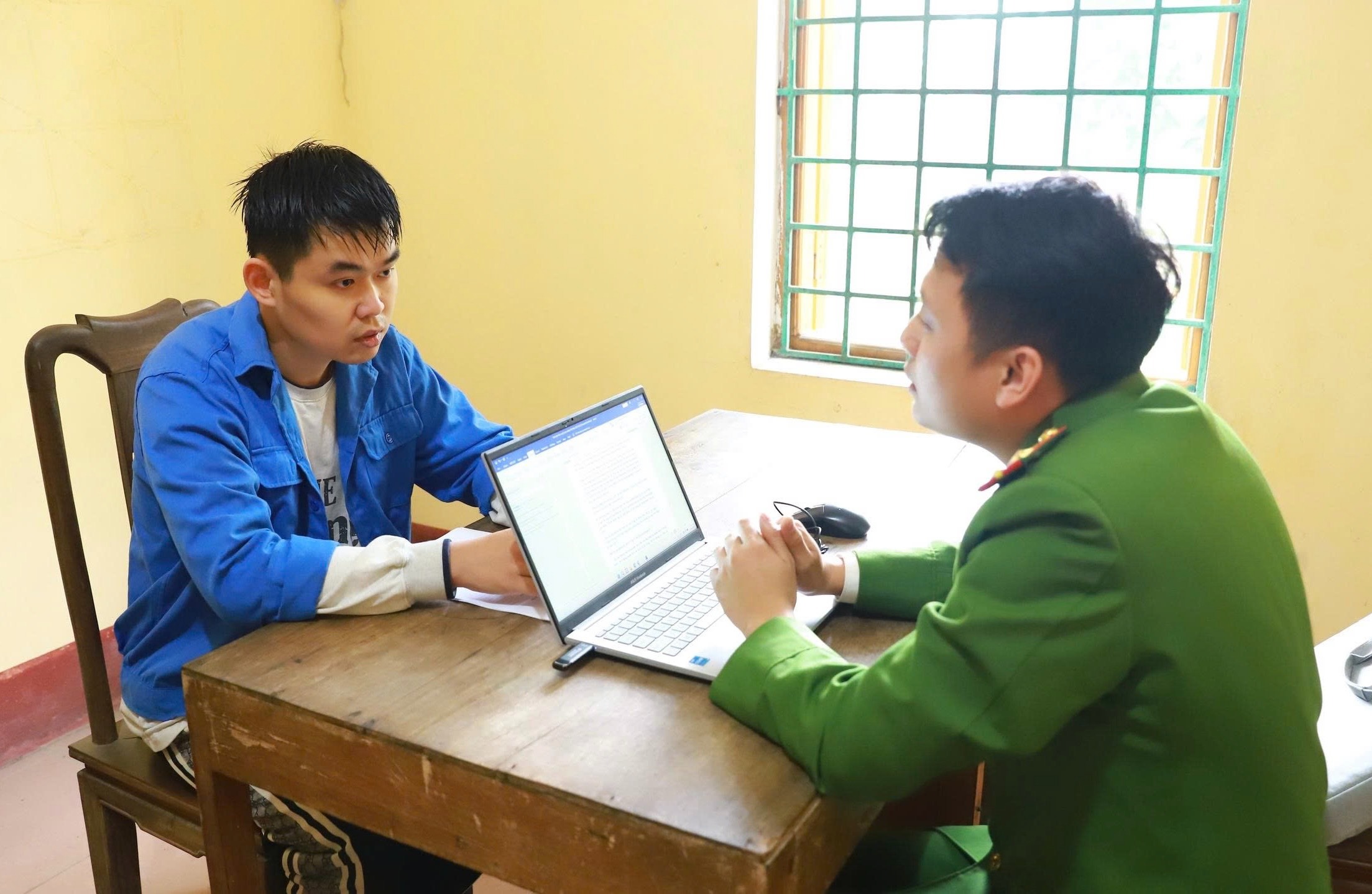 Kinh doanh hàng hóa giả mạo nhãn hiệu, giám đốc doanh nghiệp bị khởi tố- Ảnh 1. Kinh doanh hàng hóa giả mạo nhãn hiệu, giám đốc doanh nghiệp bị khởi tố- Ảnh 1.