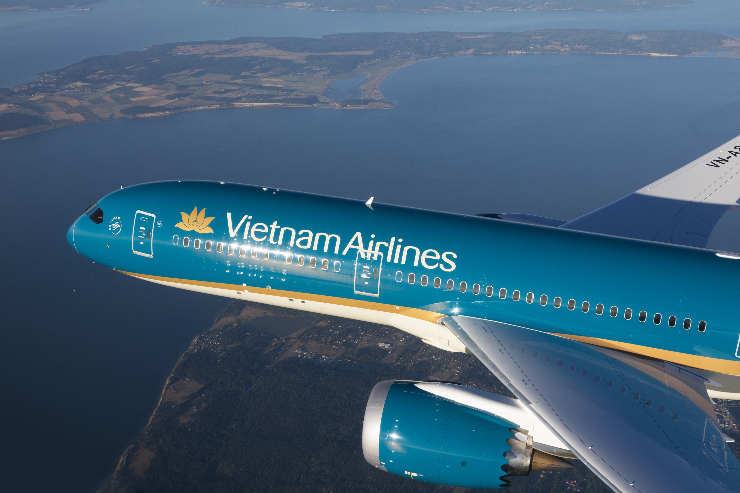 Vietnam Airlines lập kỷ lục doanh thu hơn 121.000 tỷ đồng sau 30 năm hoạt động - Ảnh 1.