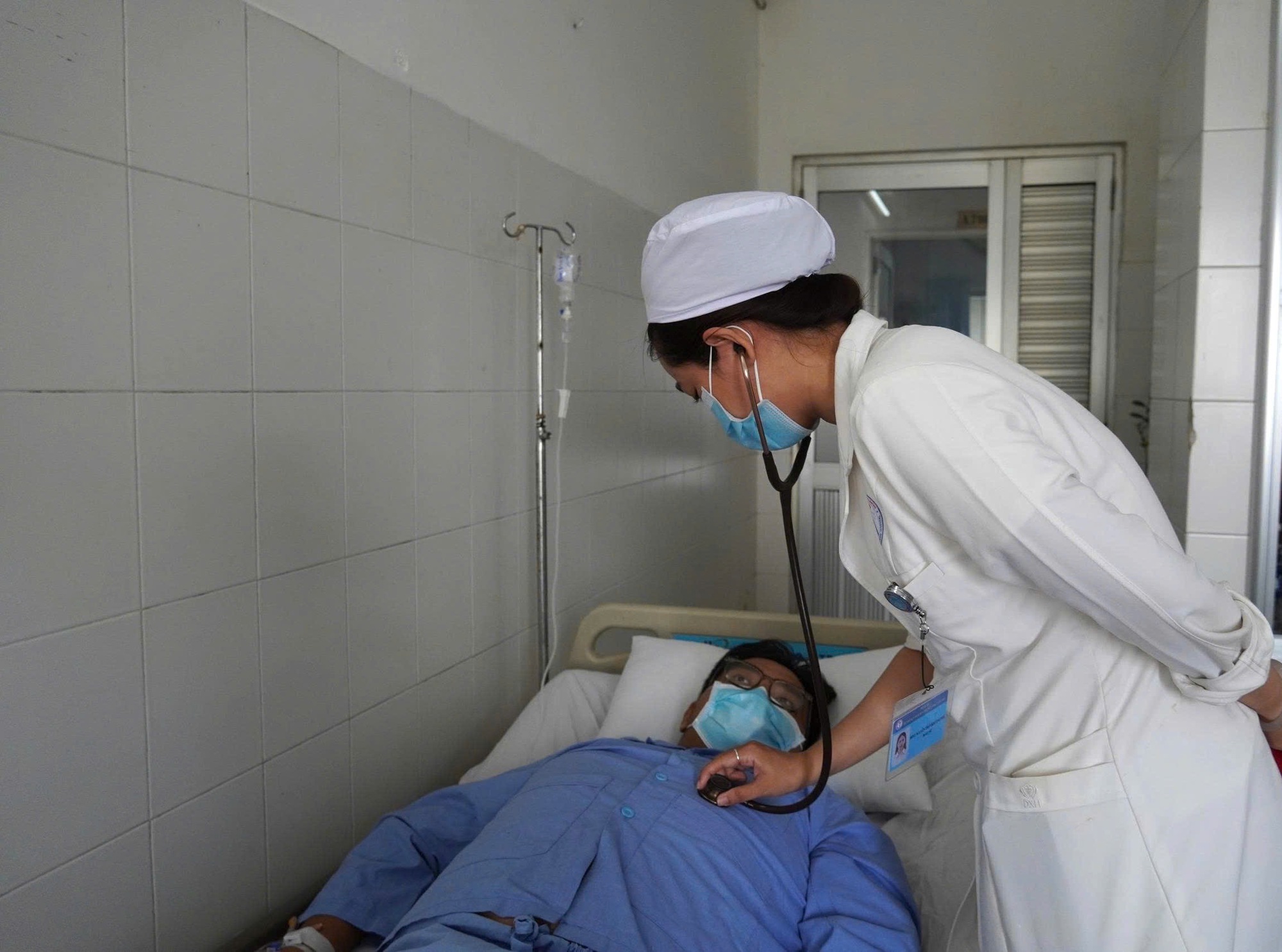 ECMO cứu sống bệnh nhân viêm tụy cấp, ARDS nặng, sốc nhiễm trùng nguy kịch- Ảnh 2.