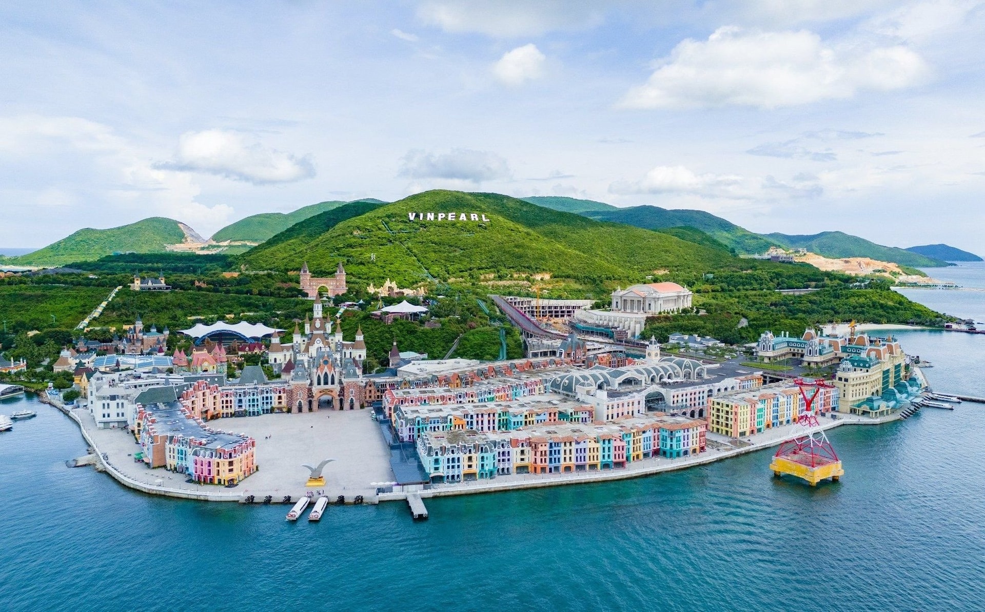 Doanh thu vượt kế hoạch, Vinpearl lãi 1.131 tỷ đồng trong năm 2025- Ảnh 1. Doanh thu vượt kế hoạch, Vinpearl lãi 1.131 tỷ đồng trong năm 2025- Ảnh 1.