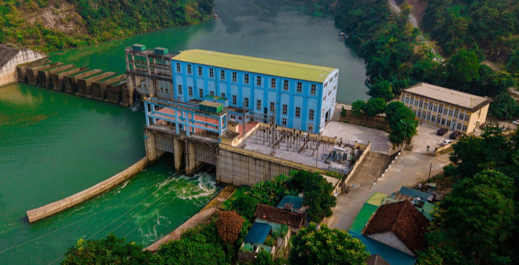 Thủy điện Hủa Na giữa 