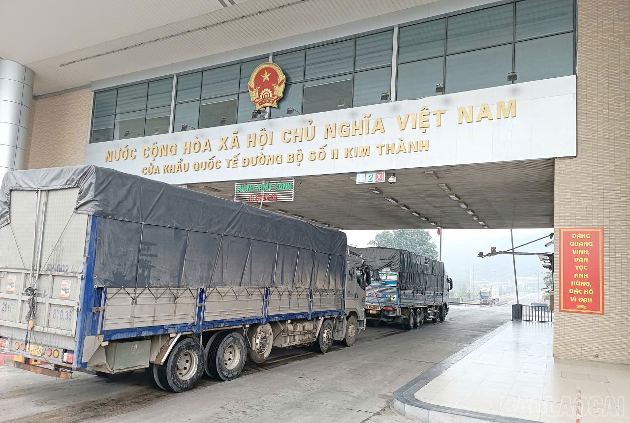 Các cơ quan thông tin về việc tắc hàng hóa tại nhiều cửa khẩu- Ảnh 1. Các cơ quan thông tin về việc tắc hàng hóa tại nhiều cửa khẩu- Ảnh 1.