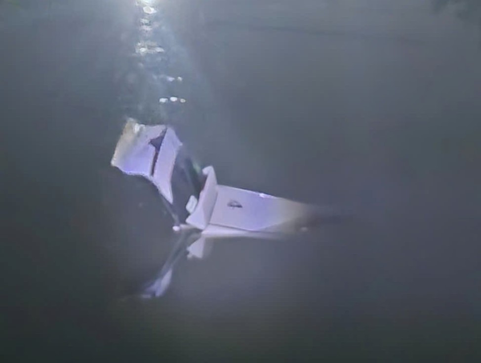 Lý do khiến ô tô lao xuống sông Nhuệ lúc rạng sáng? - Ảnh 1.