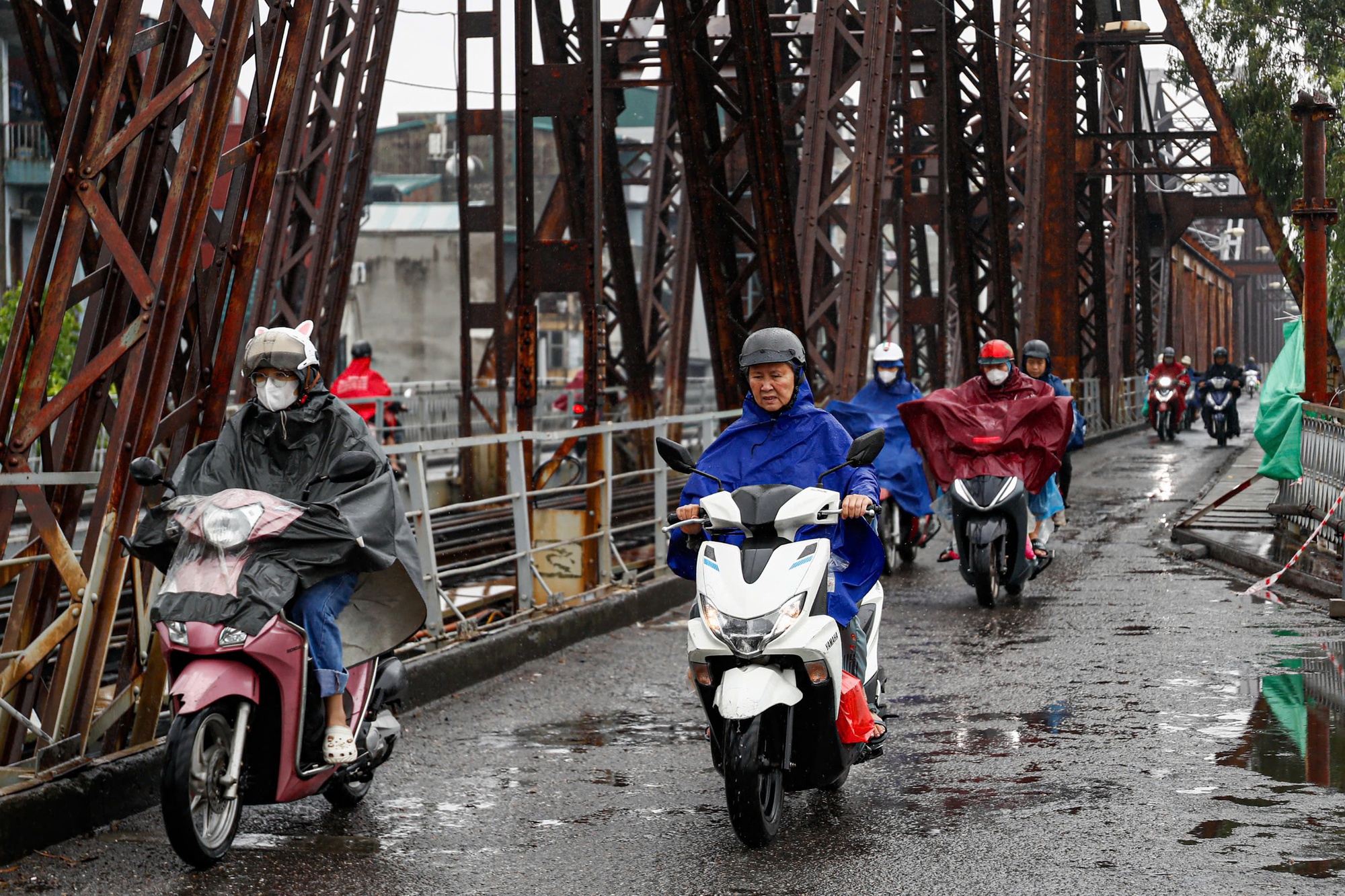 Đợt kh&ocirc;ng kh&iacute; lạnh mới cực mạnh bao phủ miền Bắc, trời chuyển từ mưa ph&ugrave;n sang r&eacute;t đậm, r&eacute;t hại - Ảnh 2.