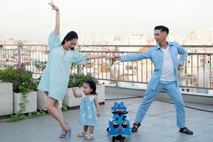 Phút ngẫu hứng của vợ chồng Khánh Thi - Phan Hiển gây "sốt" mạng xã hội- Ảnh 6.