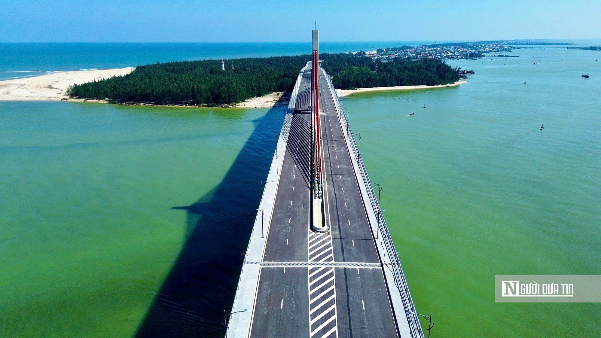 Cận cảnh cầu vượt cửa biển d&agrave;i nhất miền Trung sau gần 4 năm thi c&ocirc;ng- Ảnh 3.