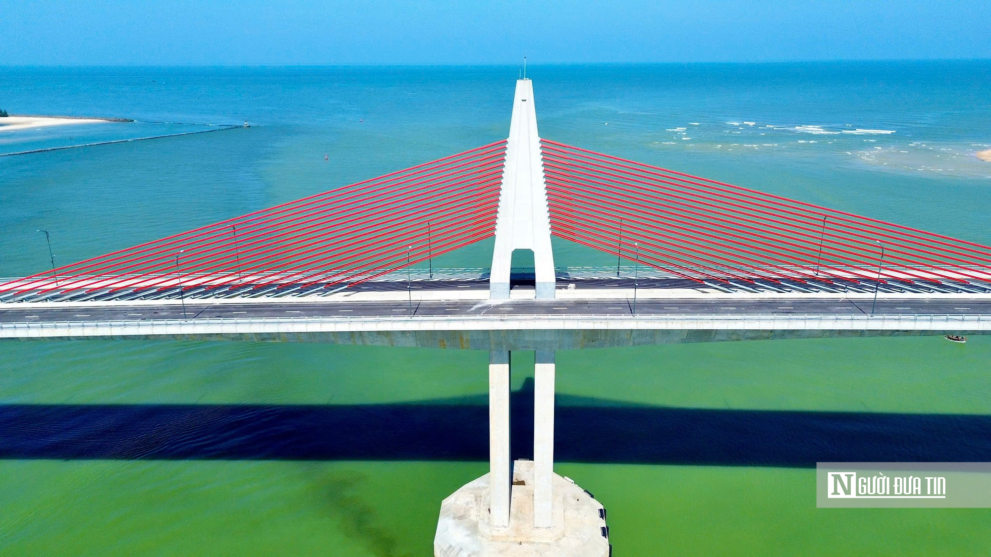 Cận cảnh cầu vượt cửa biển d&agrave;i nhất miền Trung sau gần 4 năm thi c&ocirc;ng- Ảnh 4.