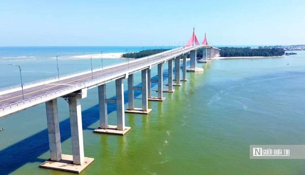 Cận cảnh cầu vượt cửa biển d&agrave;i nhất miền Trung sau gần 4 năm thi c&ocirc;ng- Ảnh 6.