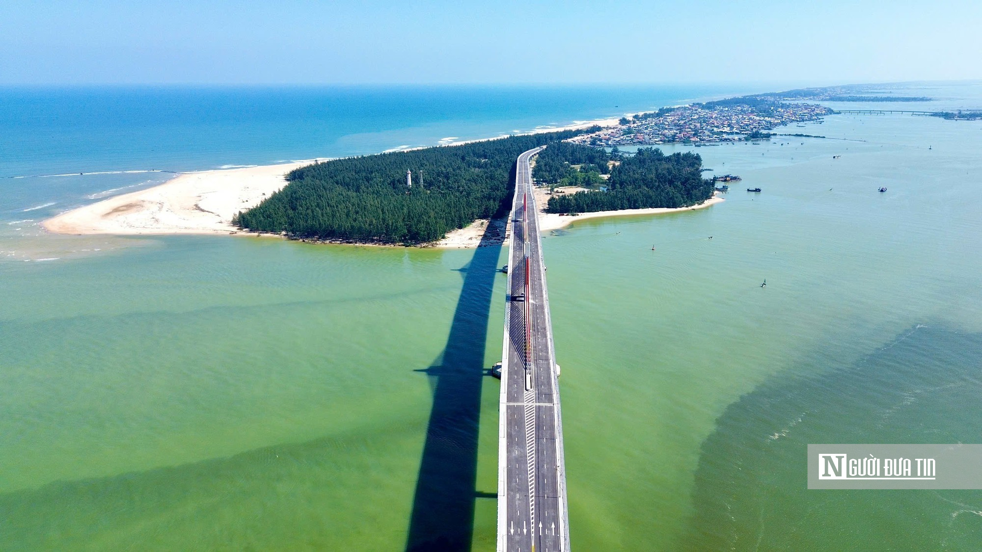 Cận cảnh cầu vượt cửa biển d&agrave;i nhất miền Trung sau gần 4 năm thi c&ocirc;ng- Ảnh 7.