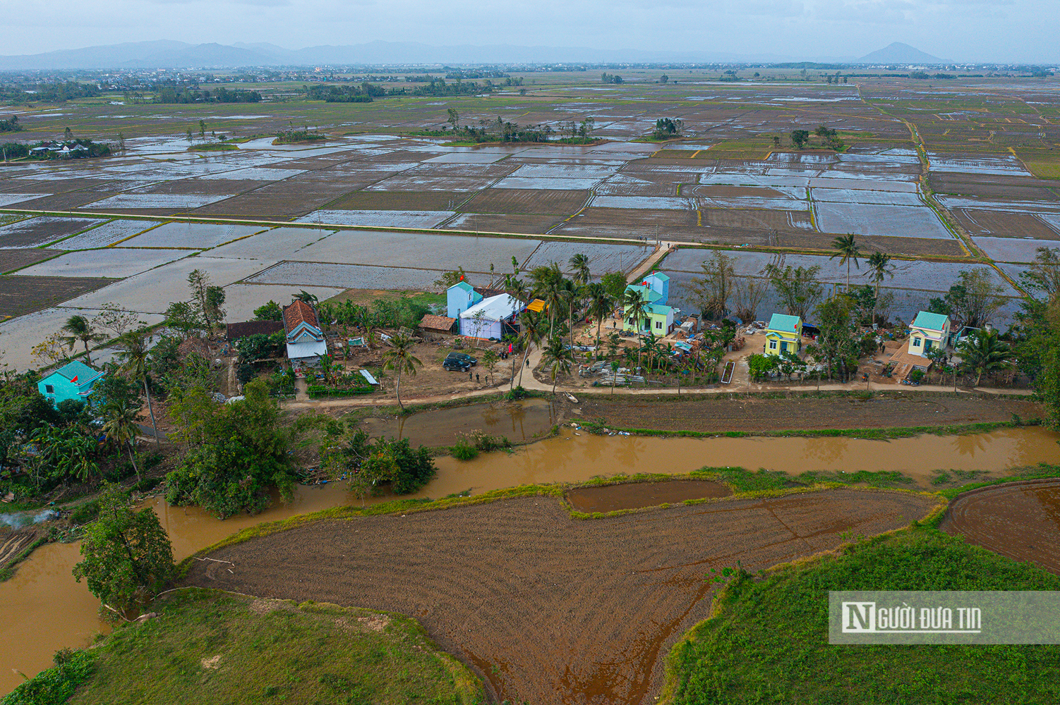 Gần 100 ngôi nhà mới được bàn giao cho người dân vùng "rốn lũ" Đắk Lắk- Ảnh 7.