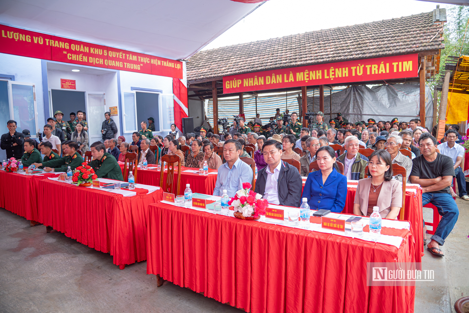 Gần 100 ngôi nhà mới được bàn giao cho người dân vùng "rốn lũ" Đắk Lắk- Ảnh 1.