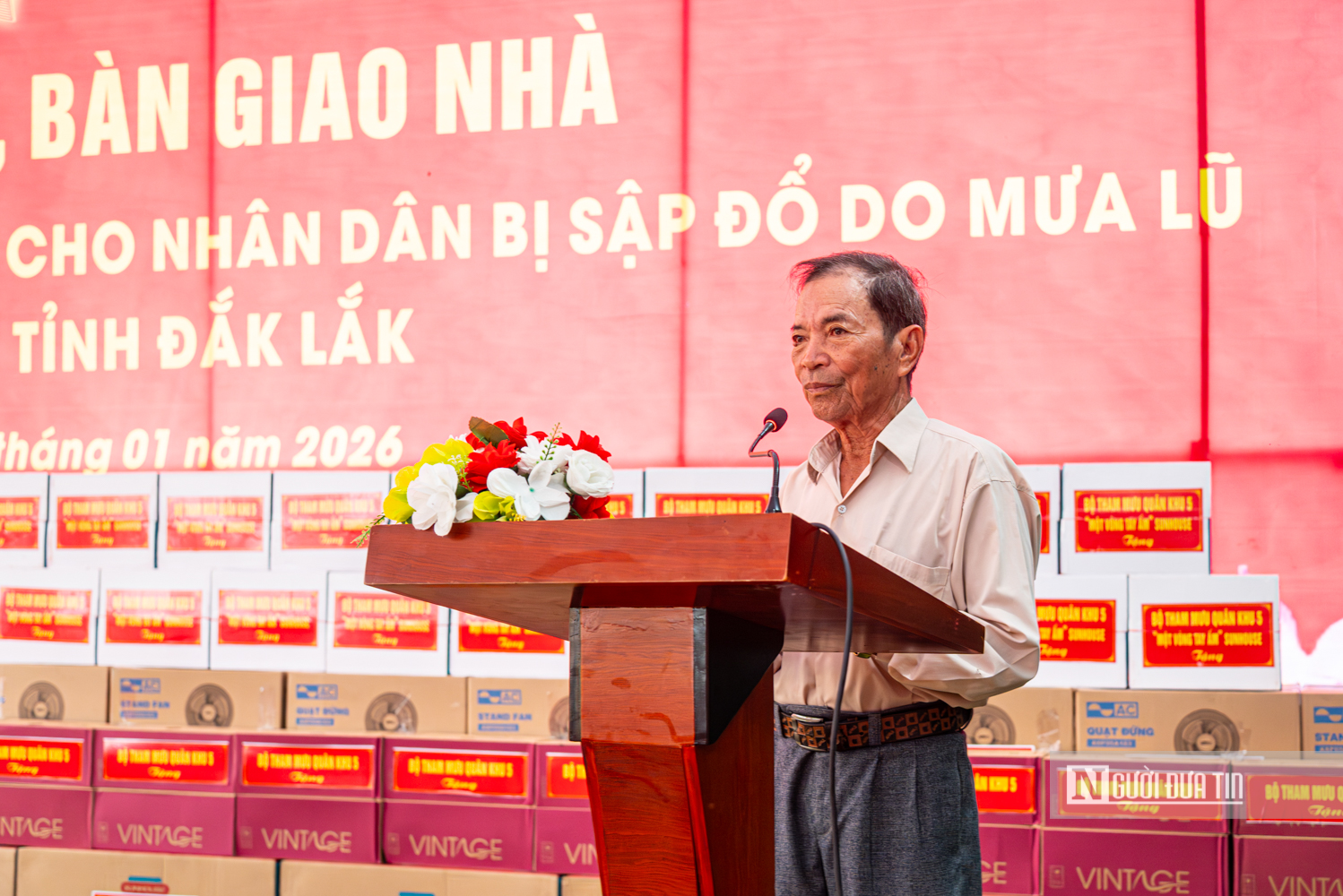 Gần 100 ngôi nhà mới được bàn giao cho người dân vùng "rốn lũ" Đắk Lắk- Ảnh 4.