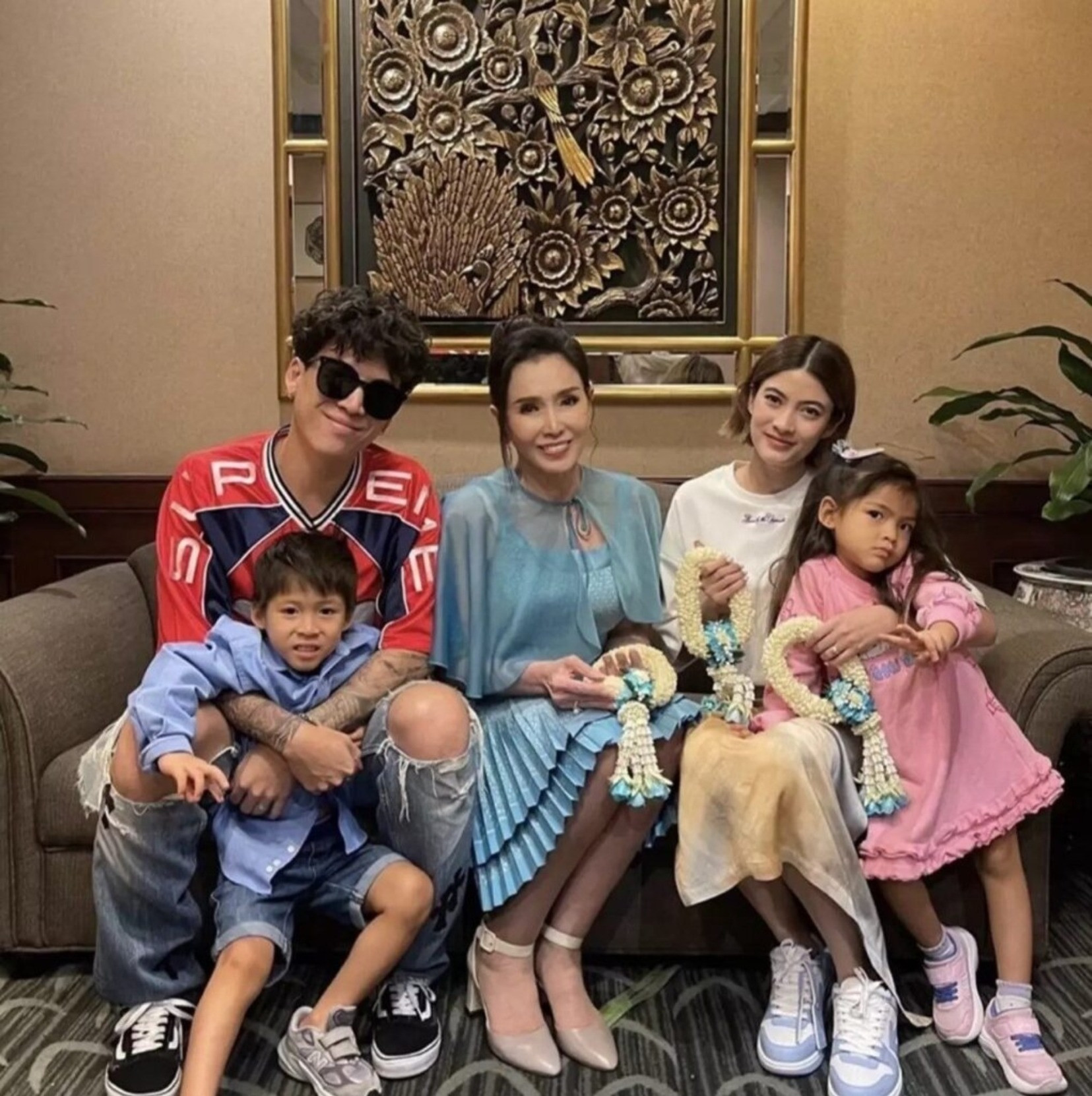 2 đời chồng, Hoa hậu 79 tuổi vẫn đẹp mặn m&agrave;, được v&iacute; như  &ldquo;vi&ecirc;n ngọc qu&yacute; phương Đ&ocirc;ng&rdquo; - Ảnh 6.