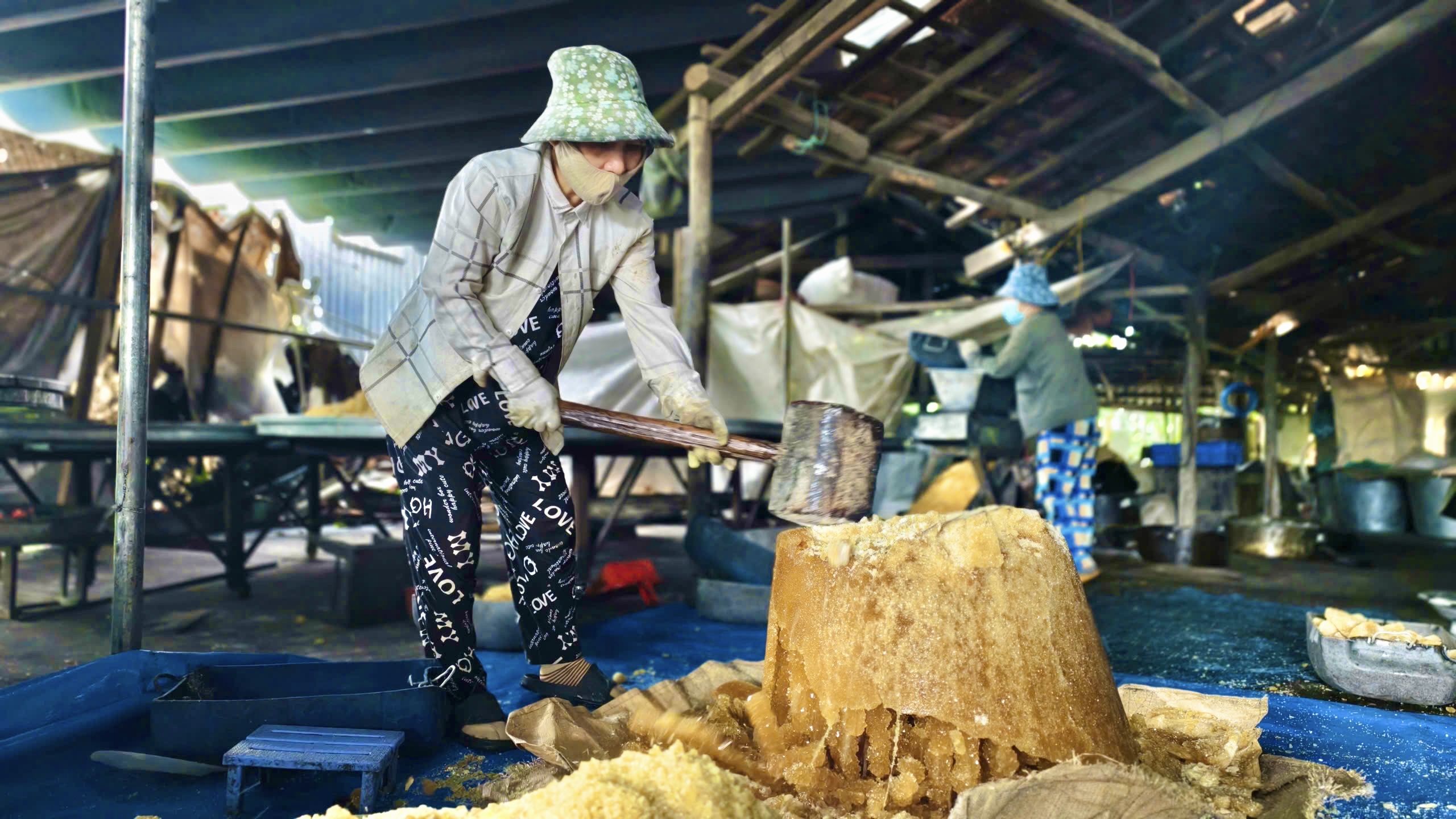 Những lò lửa đỏ suốt đêm, giữ một nghề xưa giữa ngày giáp Tết- Ảnh 1.