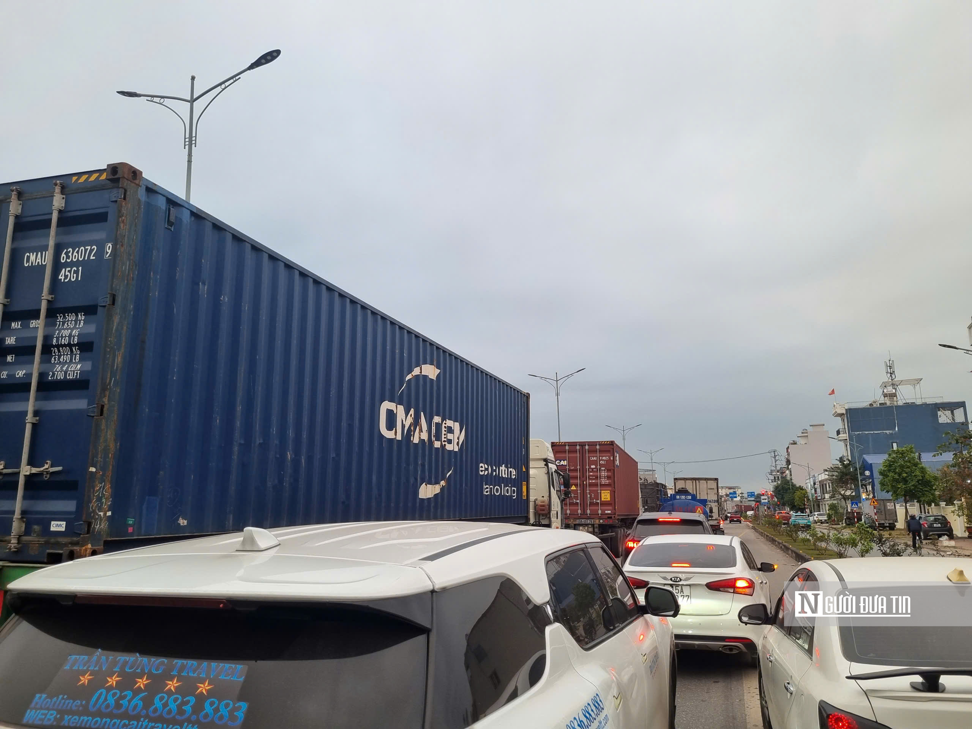 Ùn tắc liên tục tại tuyến đường huyết mạch ra vào khu vực cảng Hải Phòng- Ảnh 1. Ùn tắc liên tục tại tuyến đường huyết mạch ra vào khu vực cảng Hải Phòng- Ảnh 1.