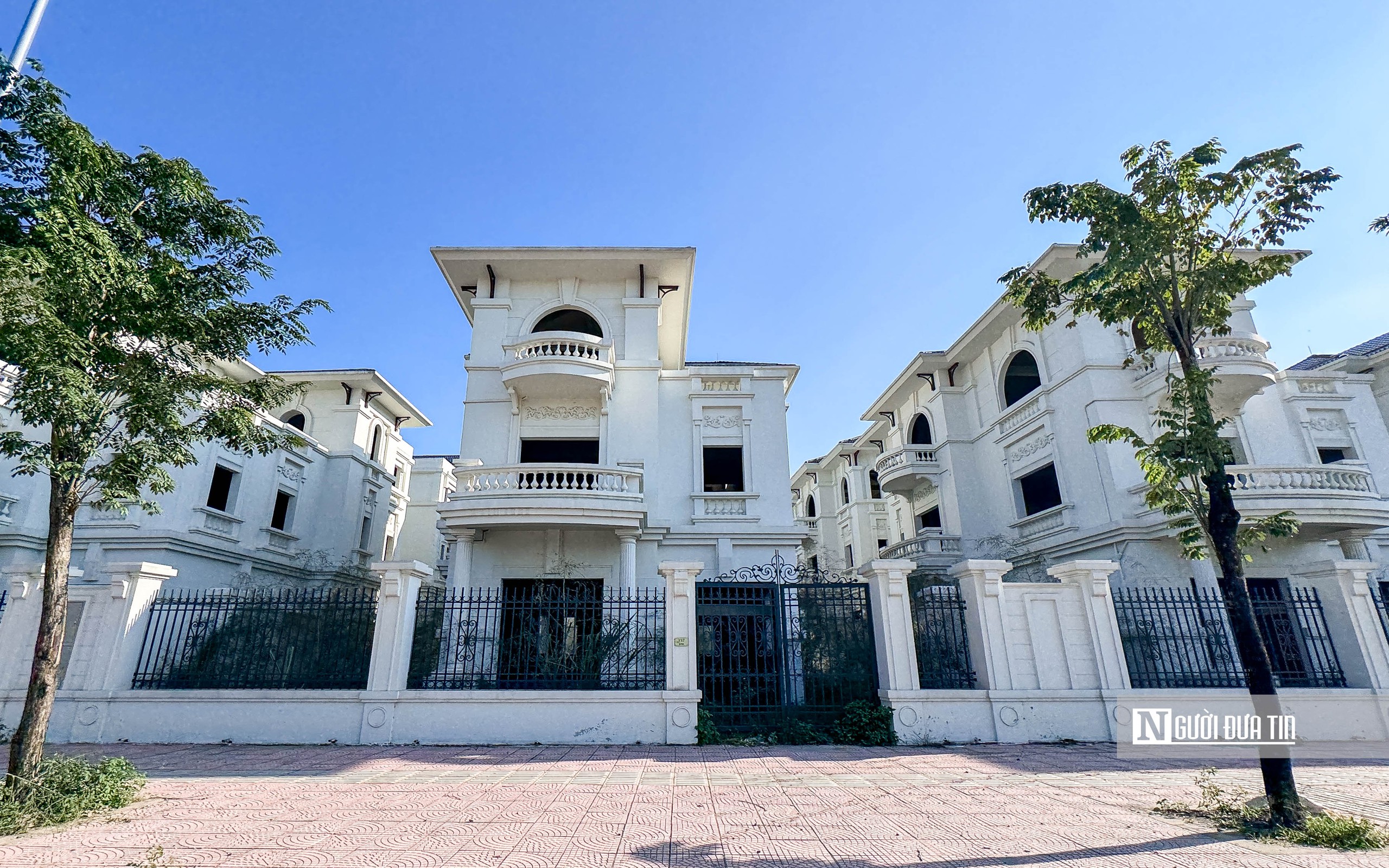 Hà Nội: Loạt biệt thự triệu đô bị bỏ hoang ở phía Tây Thủ đô - Ảnh 9.