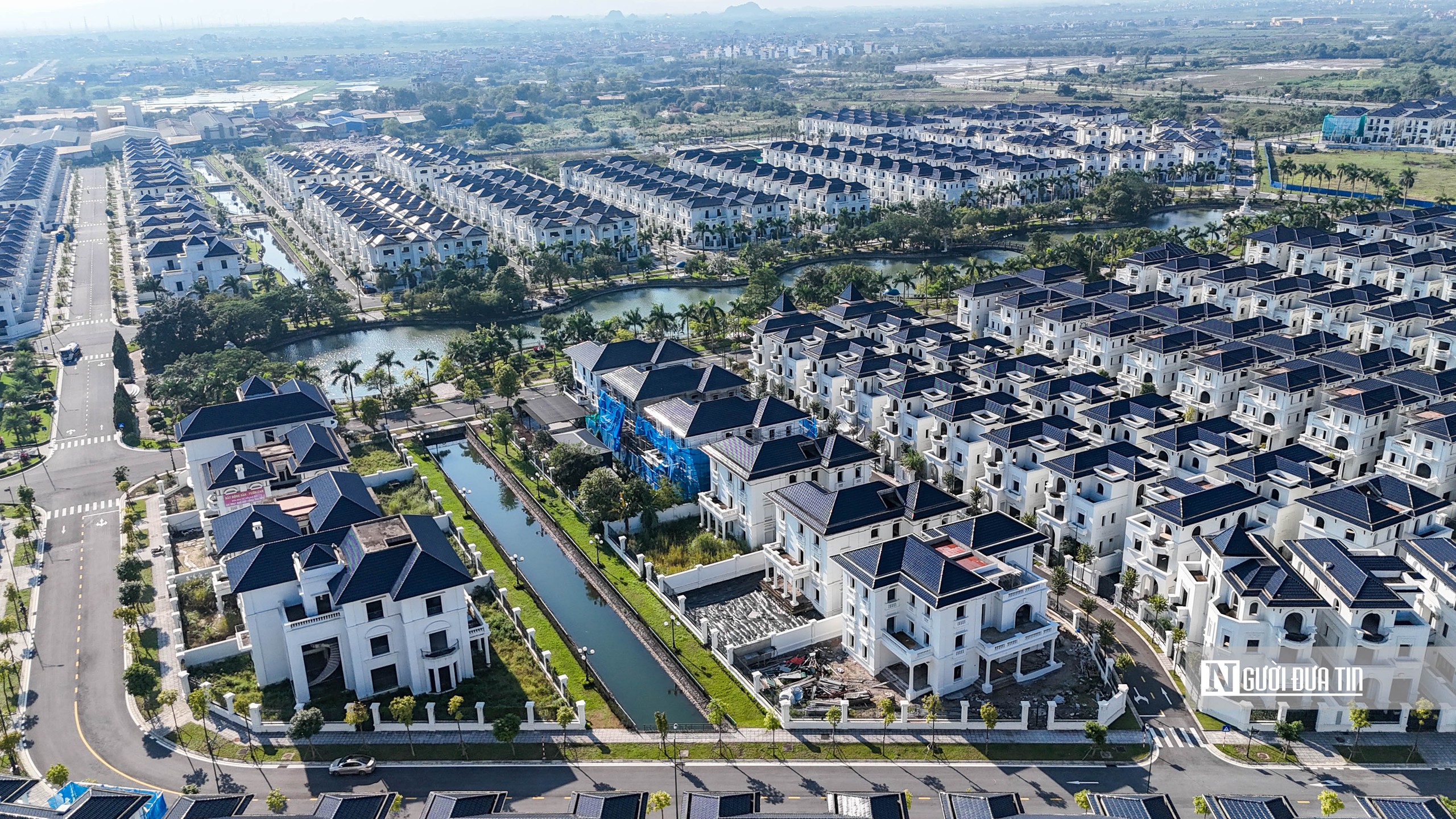 Hà Nội: Loạt biệt thự triệu đô bị bỏ hoang ở phía Tây Thủ đô - Ảnh 5.