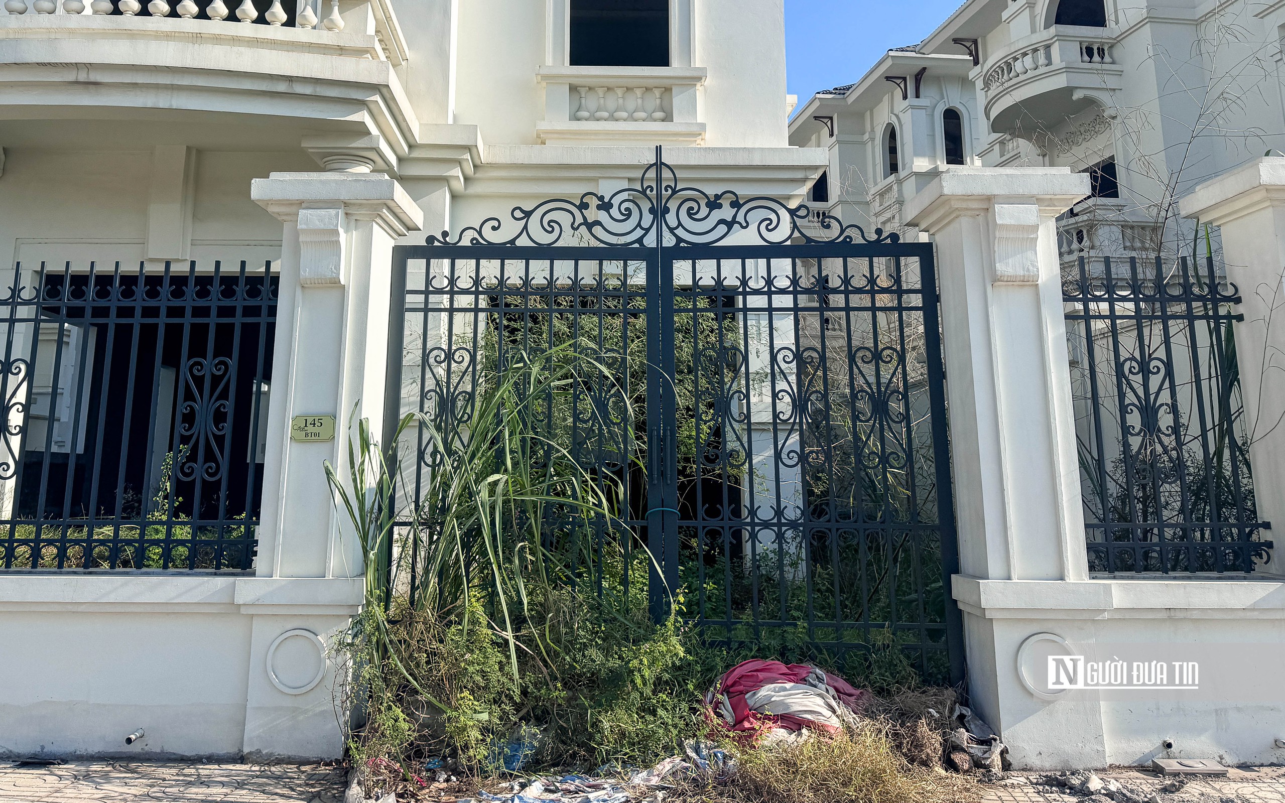 Hà Nội: Loạt biệt thự triệu đô bị bỏ hoang ở phía Tây Thủ đô - Ảnh 11.