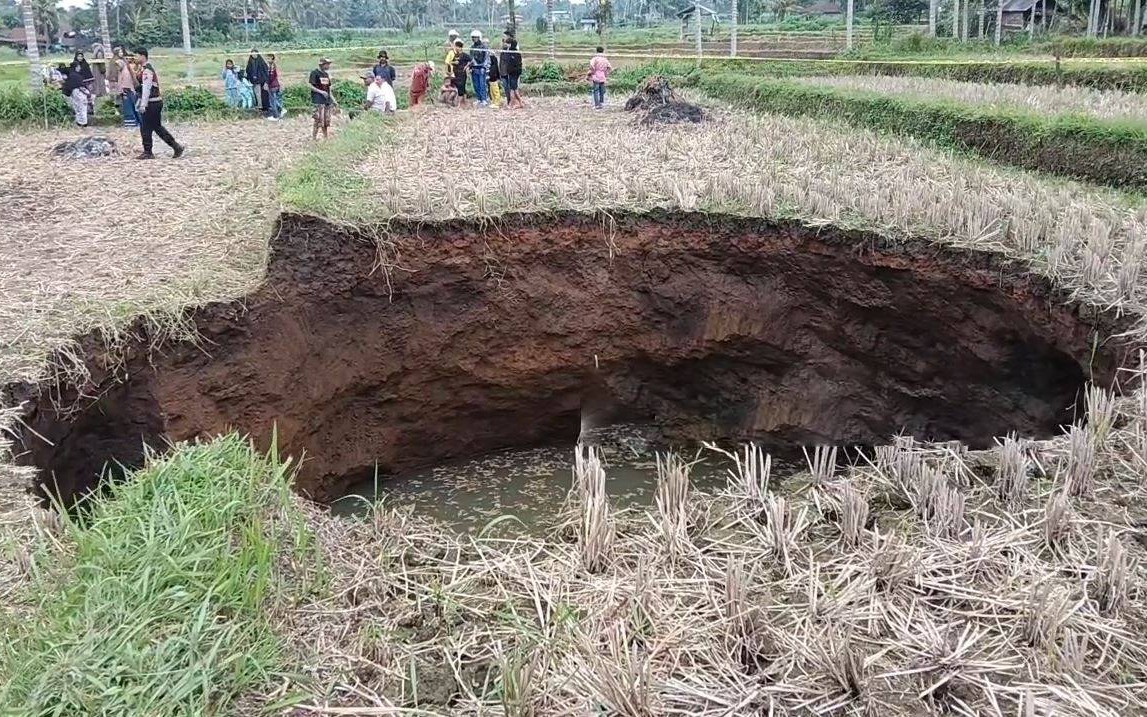 "Hố tử thần" li&ecirc;n tiếp xuất hiện ở Quảng Trị, chuy&ecirc;n gia cảnh b&aacute;o g&igrave;? - Ảnh 6.