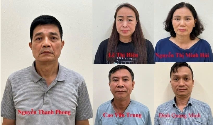 55 đối tượng hầu t&ograve;a vụ "chia ch&aacute;c"  ở Cục An to&agrave;n thực phẩm - Ảnh 2.