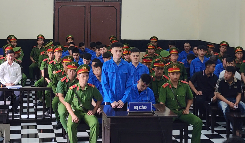 Mâu thuẫn chi phí xăm hình, nhóm đối tượng dùng súng hỗn chiến và kết cục "đắng chát"- Ảnh 1. Mâu thuẫn chi phí xăm hình, nhóm đối tượng dùng súng hỗn chiến và kết cục "đắng chát"- Ảnh 1.