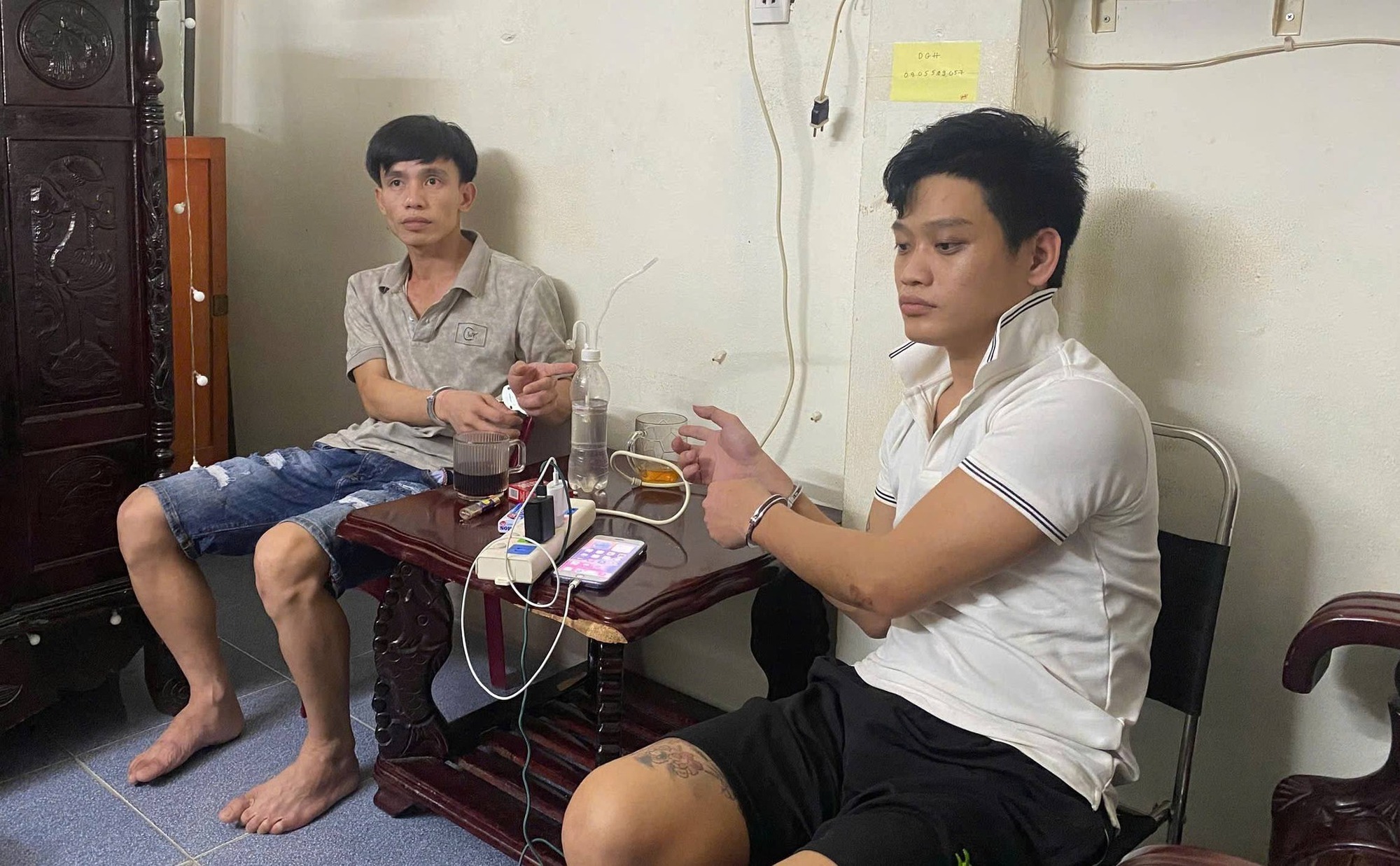 Bóc trần thủ đoạn lưu hành hàng trăm tờ 100 USD giả để tiêu thụ- Ảnh 2.