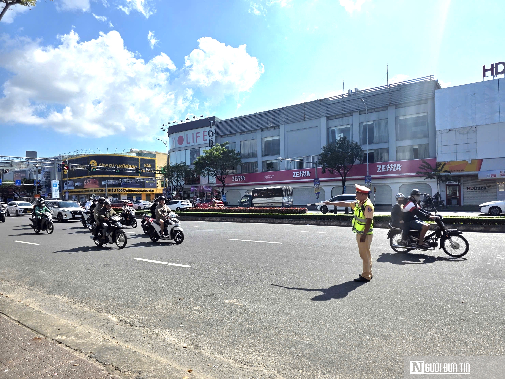 Từ xử phạt vi phạm đến giúp dân tìm lại tài sản, CSGT Đà Nẵng nhận nhiều thư cảm ơn- Ảnh 1. Từ xử phạt vi phạm đến giúp dân tìm lại tài sản, CSGT Đà Nẵng nhận nhiều thư cảm ơn- Ảnh 1.