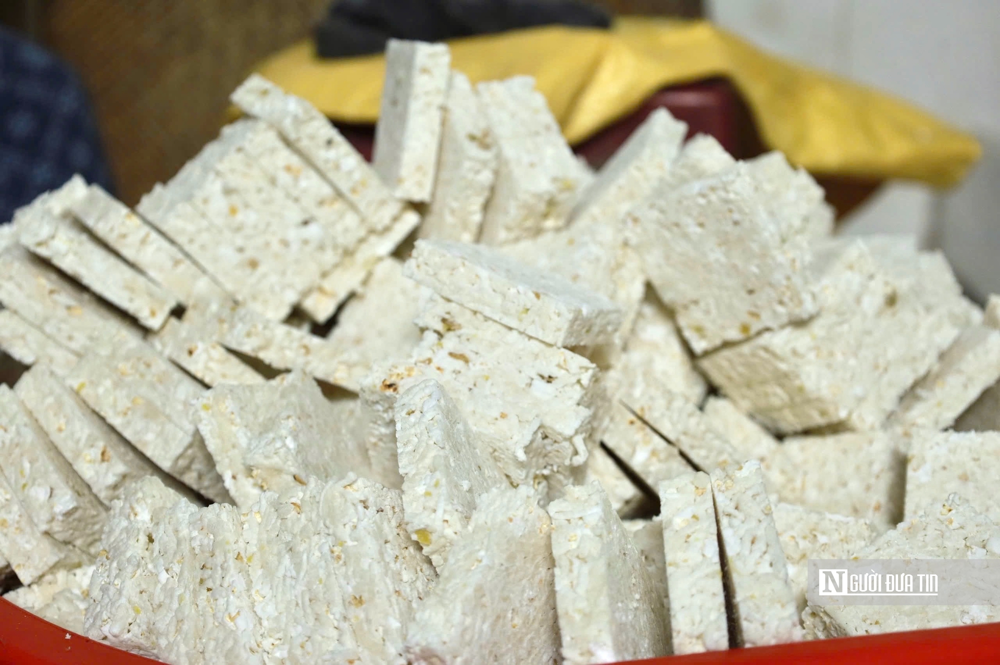 Làng bánh nổ Quảng Ngãi rộn ràng vào vụ Tết, đơn hàng tăng gấp ba- Ảnh 2.