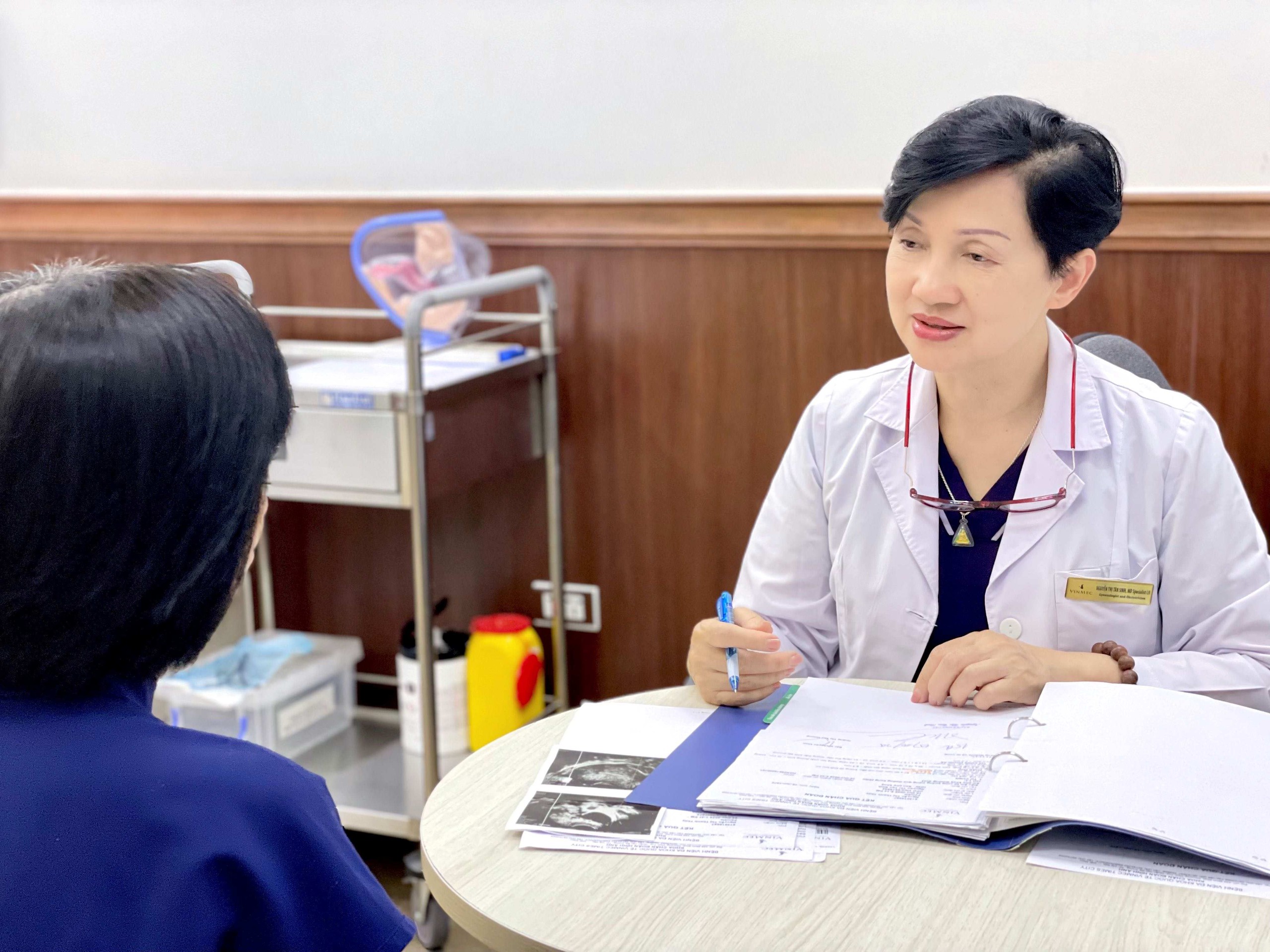 Nữ chuyên gia hơn 4 thập kỷ bảo vệ những thai kỳ nguy cơ cao - Ảnh 1.