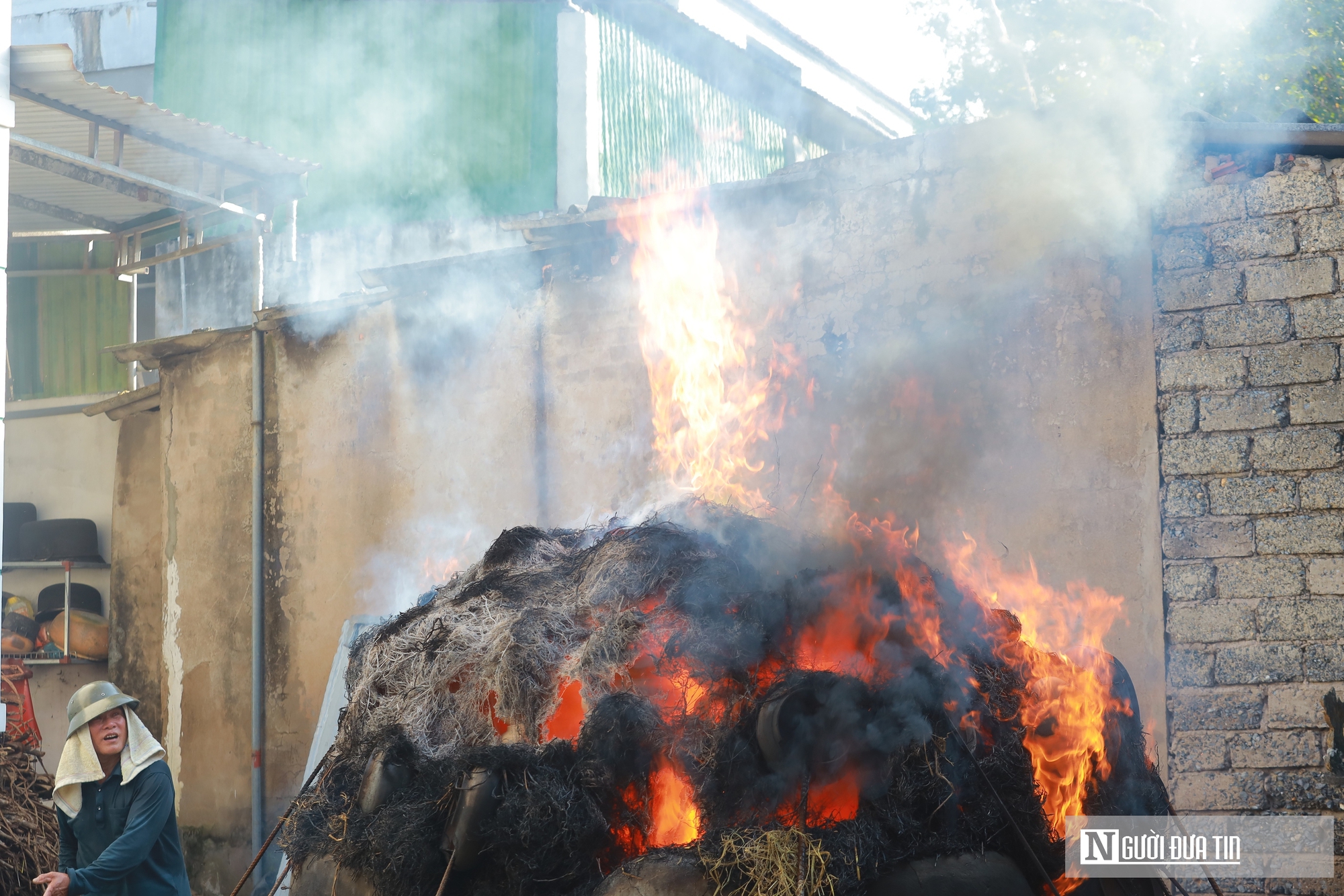 Độc đáo làng nghề truyền thống hơn 300 năm tuổi “cứ đỏ lửa là có tiền” - Ảnh 9.