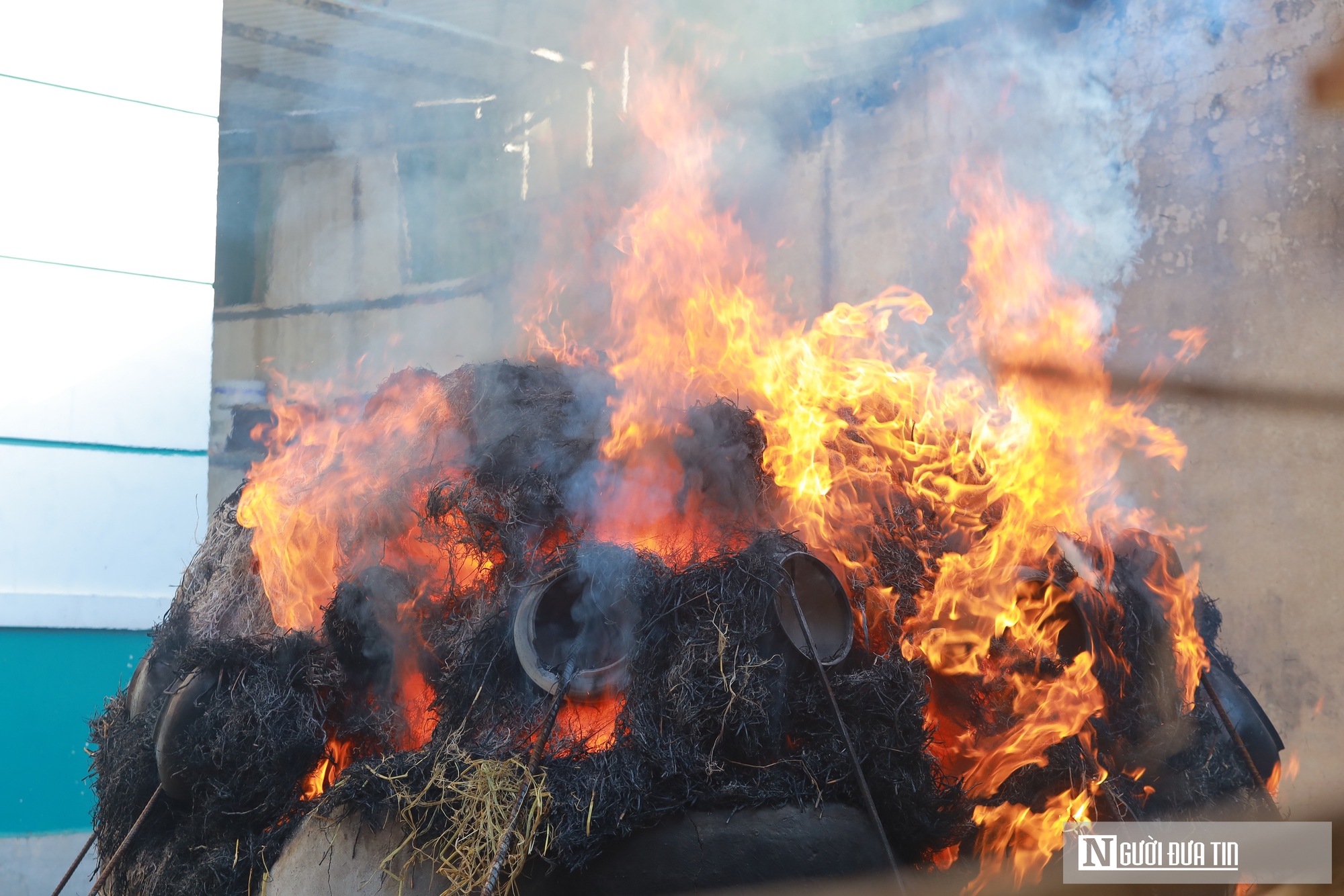 Độc đáo làng nghề truyền thống hơn 300 năm tuổi “cứ đỏ lửa là có tiền” - Ảnh 10.