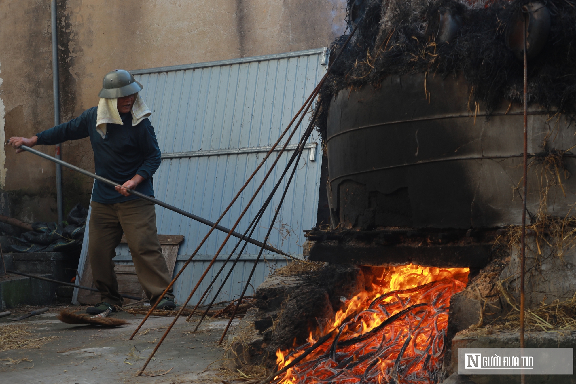 Độc đáo làng nghề truyền thống hơn 300 năm tuổi “cứ đỏ lửa là có tiền” - Ảnh 14.