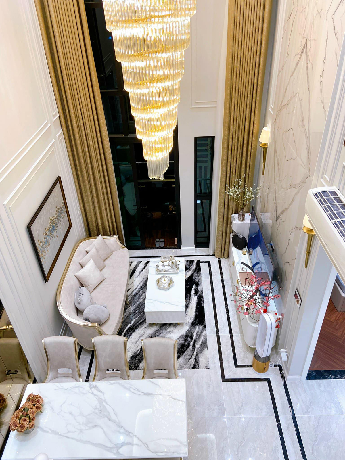 Nam cầu thủ "ting ting" gần 500 triệu đồng cho bạn gái, sở hữu cơ ngơi gây bất ngờ - Ảnh 6.